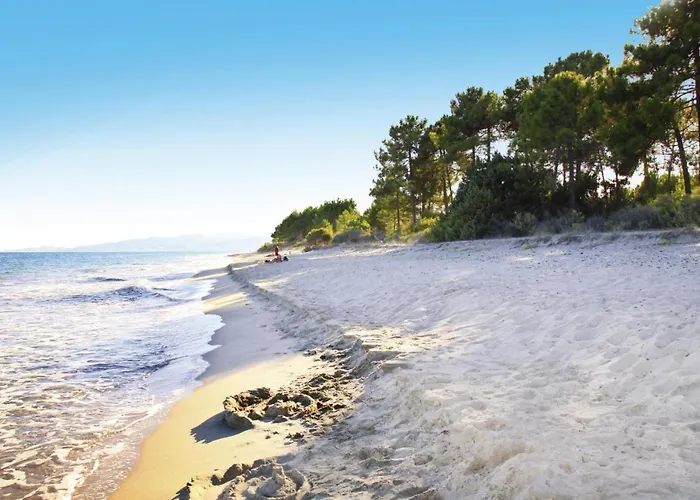 Spacious Corsica Stay For 8 Near Beach Appartement Ghisonaccia