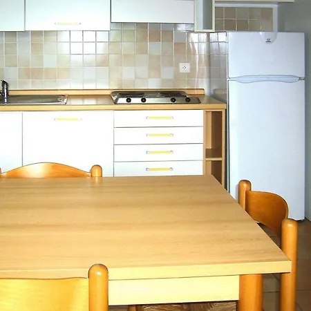 Apartment Spacious Corsica For 8 Near *