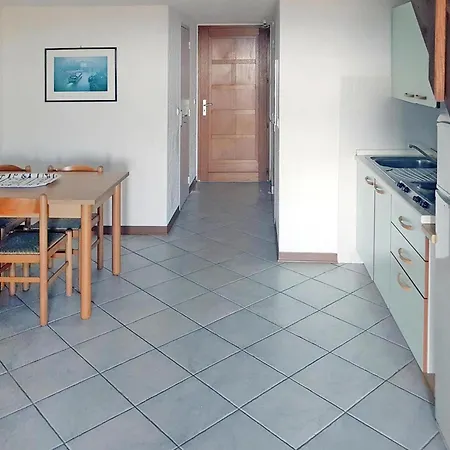 Spacious Corsica For 8 Near Apartment